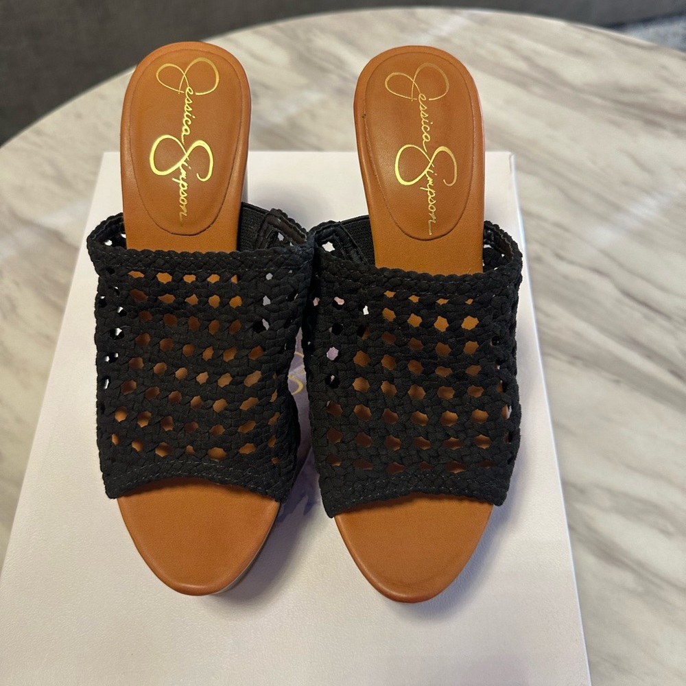 Black woven brand new platform sandals Jessica Simpson size 6 with tag intact